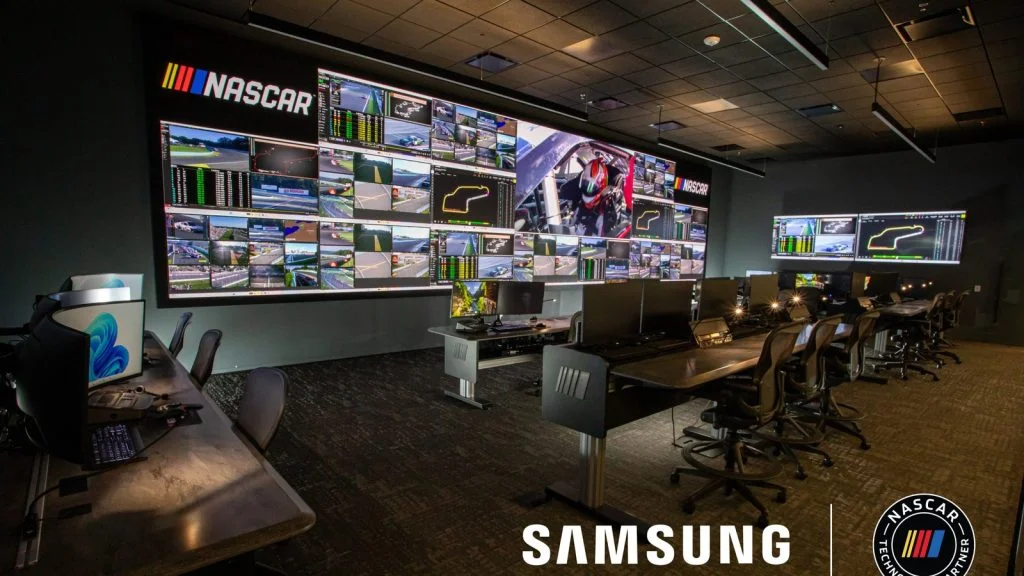 Samsung The Wall di ruang Remote Race Control NASCAR